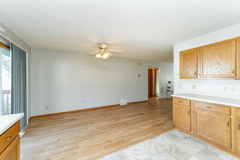 209 E Henry Street Le Roy MN 55951