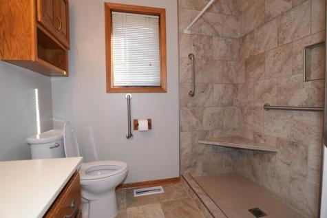209 E Henry Street Le Roy MN 55951