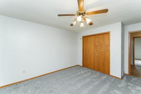 209 E Henry Street Le Roy MN 55951