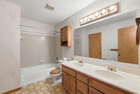 902 Evergreen Drive Burnsville MN 55337