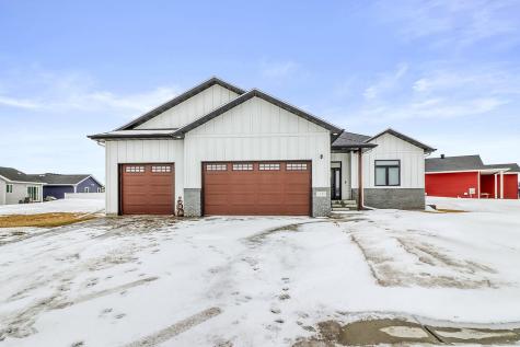 1153 45th Avenue S Moorhead MN 56560