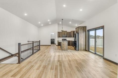 1153 45th Avenue S Moorhead MN 56560