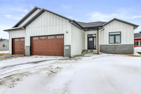 1153 45th Avenue S Moorhead MN 56560