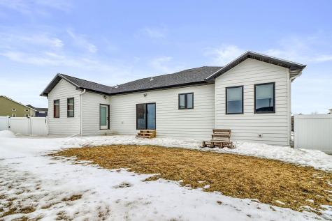 1153 45th Avenue S Moorhead MN 56560