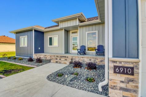 6910 2nd Street NW Moorhead MN 56560