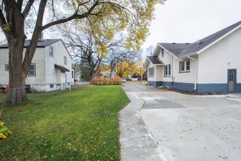 1112 University Drive S Fargo ND 58103