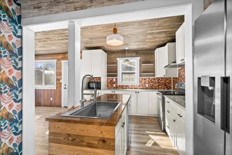 1515 N 9th Avenue E Duluth MN 55805