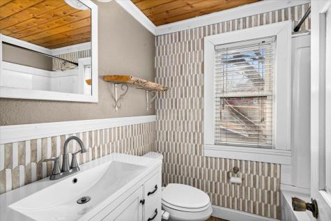 1515 N 9th Avenue E Duluth MN 55805