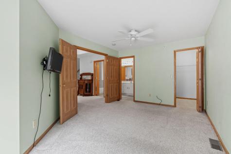 538 Queens Gate New Brighton MN 55112
