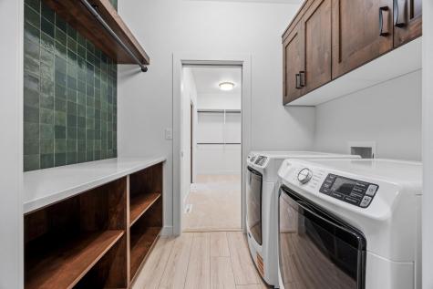 6833 Sunrise Point Horace ND 58047