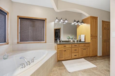 7209 Maple Lane Horace ND 58047