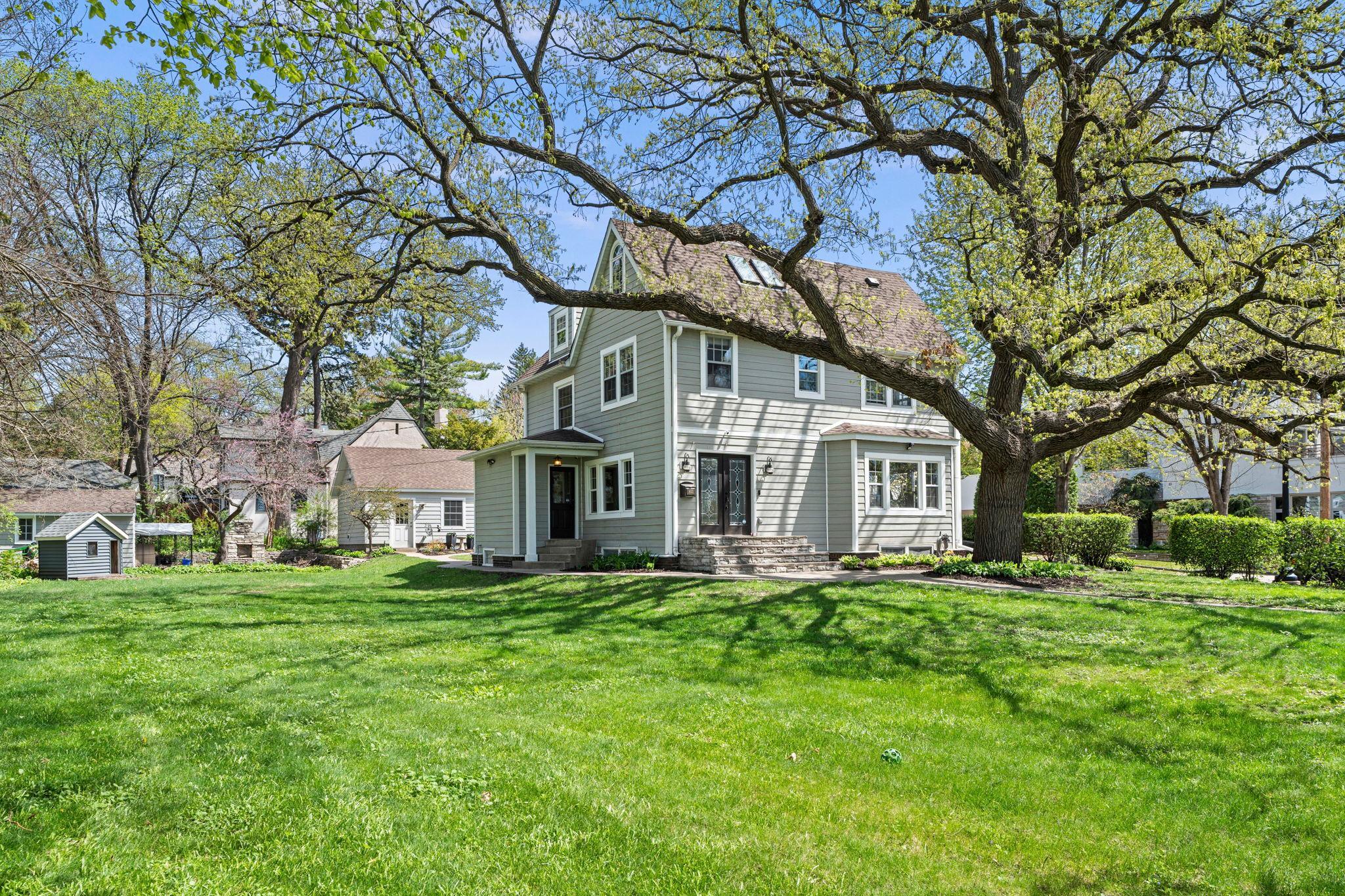 1633 E River Parkway Minneapolis MN 55414
