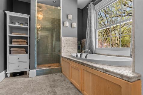 1633 E River Parkway Minneapolis MN 55414