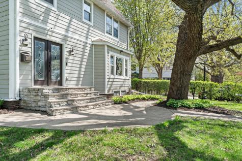 1633 E River Parkway Minneapolis MN 55414