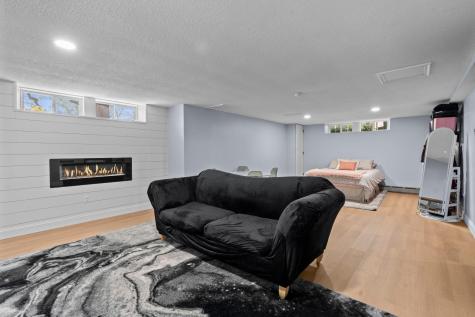 1633 E River Parkway Minneapolis MN 55414