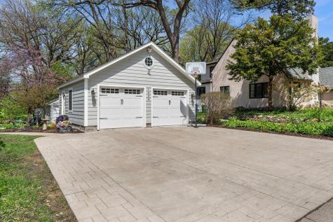 1633 E River Parkway Minneapolis MN 55414