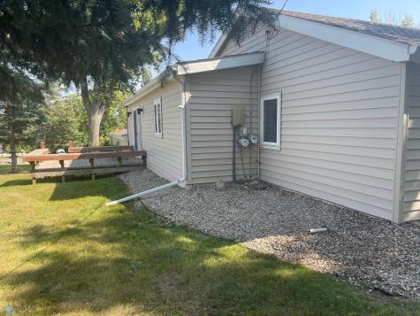 506 7th Avenue W Lisbon ND 58054