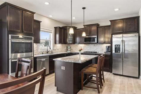 1999 Red Oak Path Shakopee MN 55379