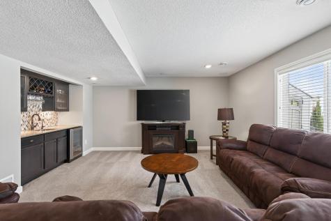 1999 Red Oak Path Shakopee MN 55379