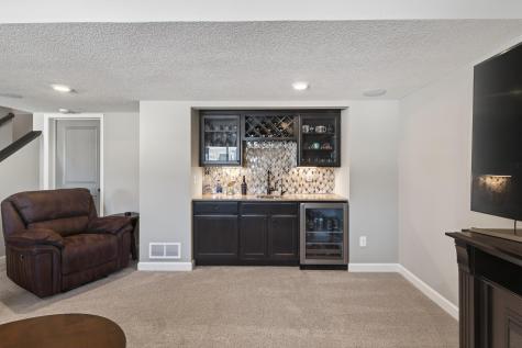 1999 Red Oak Path Shakopee MN 55379