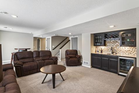 1999 Red Oak Path Shakopee MN 55379