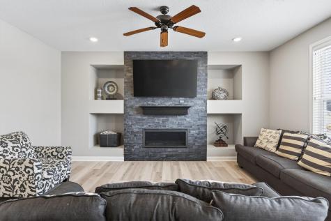 1999 Red Oak Path Shakopee MN 55379