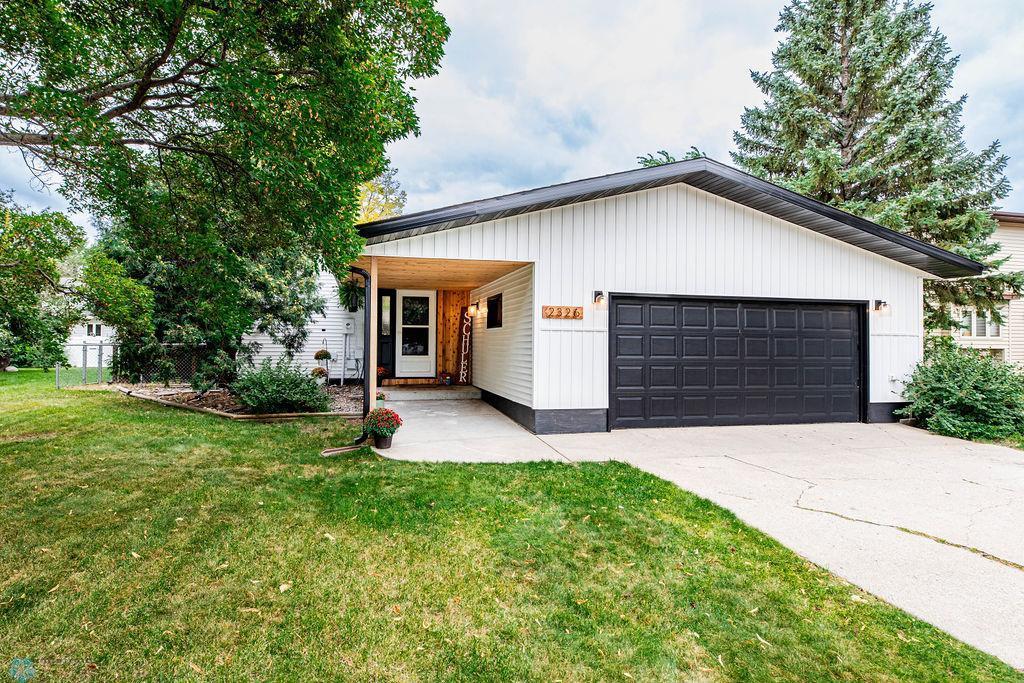 2326 26 1/2 Avenue S Fargo ND 58103