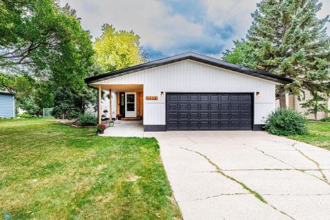 2326 26 1/2 Avenue S Fargo ND 58103