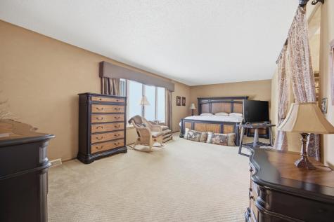 171 N Woodcrest Drive N Fargo ND 58102