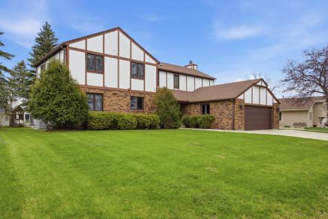 171 N Woodcrest Drive N Fargo ND 58102