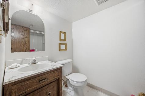 171 N Woodcrest Drive N Fargo ND 58102