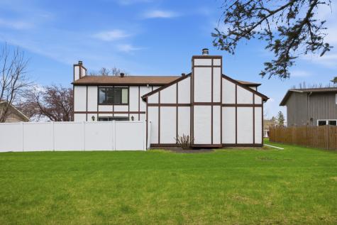 171 N Woodcrest Drive N Fargo ND 58102