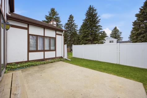 171 N Woodcrest Drive N Fargo ND 58102