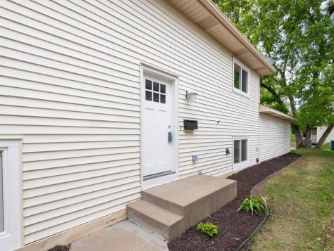 3404 Indiana Avenue N Robbinsdale MN 55422