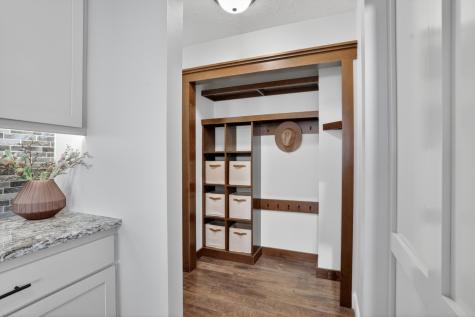709 Laura Court Chaska MN 55318