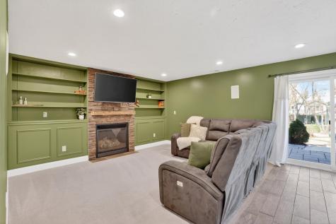 709 Laura Court Chaska MN 55318