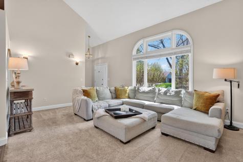 709 Laura Court Chaska MN 55318