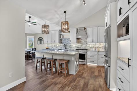 709 Laura Court Chaska MN 55318