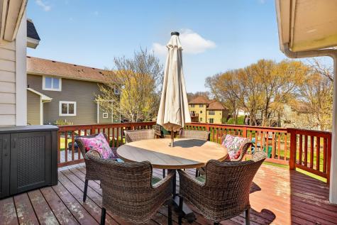 709 Laura Court Chaska MN 55318