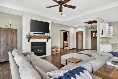 912 14th Street NE Montgomery MN 56069