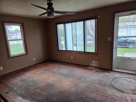 404 SE Pleasant Street Brownsdale MN 55918