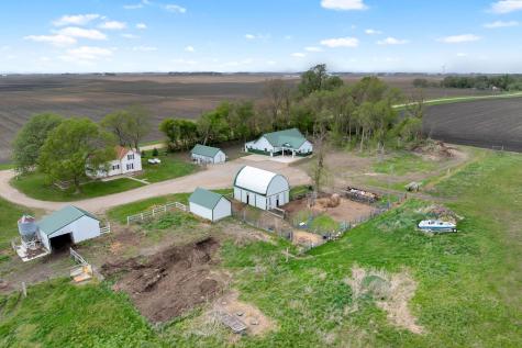 5134 340th Avenue Blue Earth MN 56013