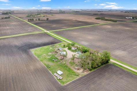 5134 340th Avenue Blue Earth MN 56013
