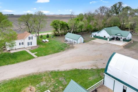5134 340th Avenue Blue Earth MN 56013