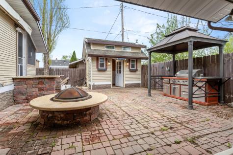 735 2nd Avenue NW Valley City ND 58072