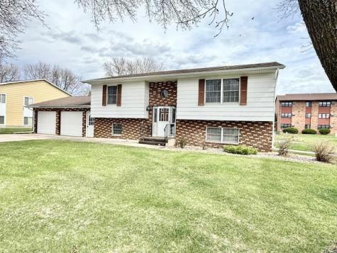 14 1st Street NW Fairfax MN 55332