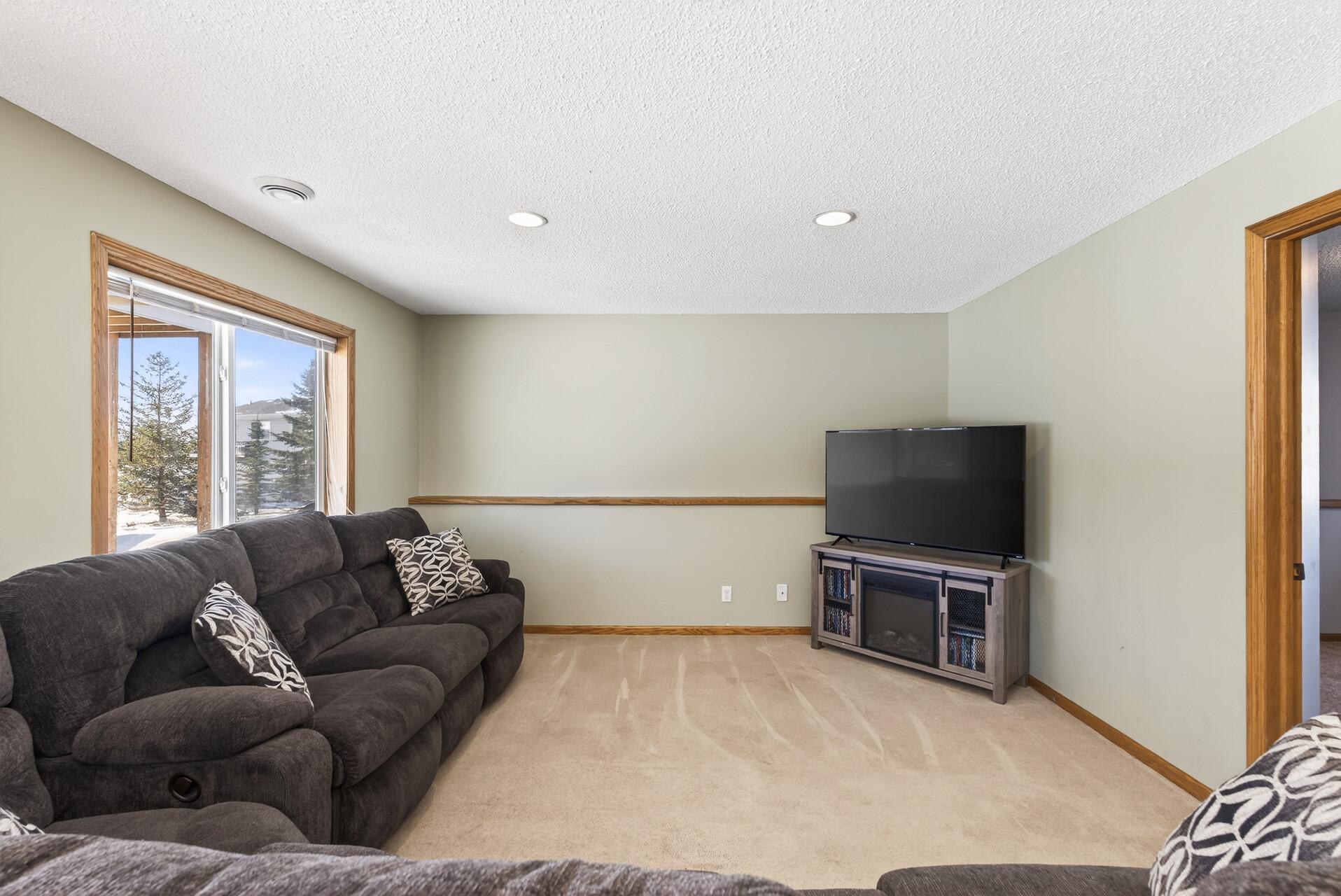 5512 Kalenda Drive NE Albertville MN 55301