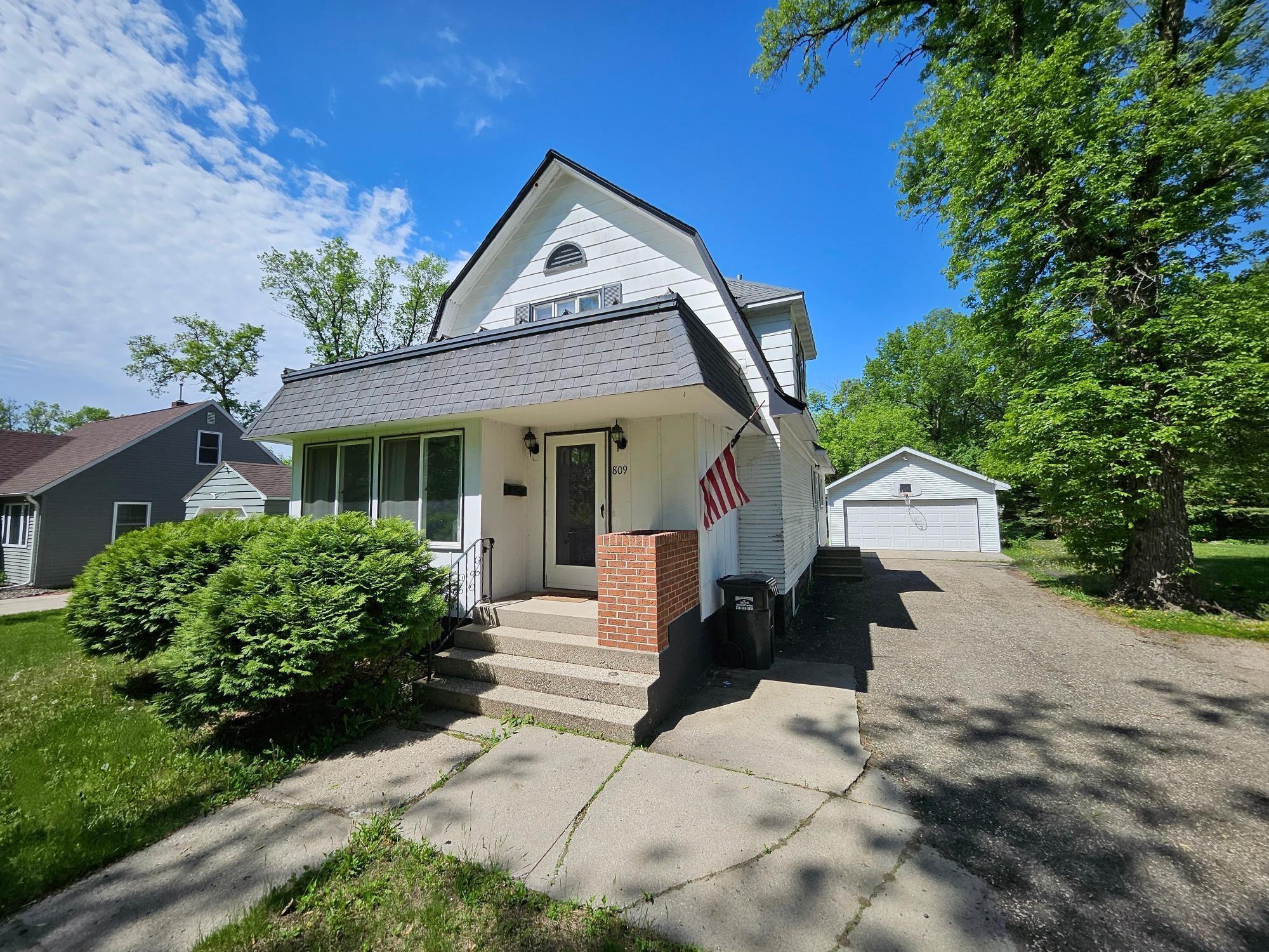 809 Park Avenue Morris MN 56267