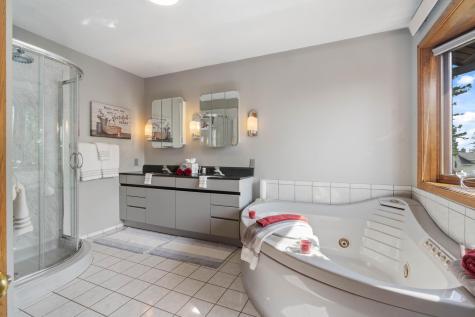 4 Lakeside Court Duluth MN 55804
