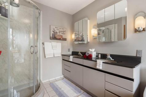 4 Lakeside Court Duluth MN 55804